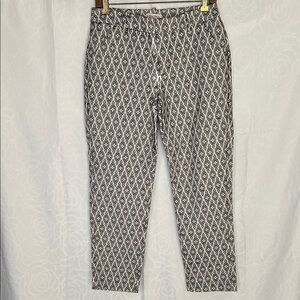 Merona Women’s Black and White Geometric Floral Pattern ankle pants. Size 6